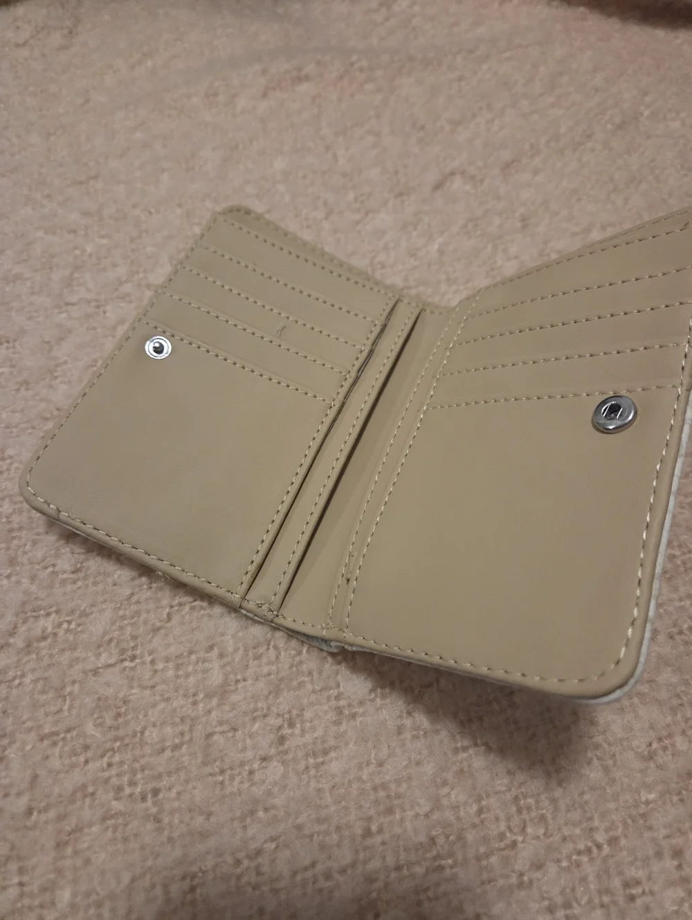 Nine West White Patterned Card & Key Holder with Silver Logo